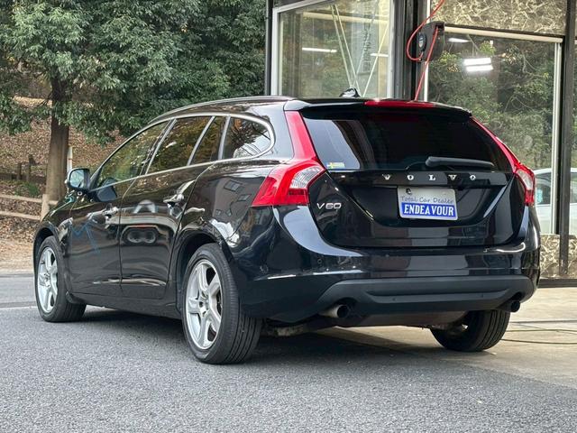 Ｖ６０ Ｔ４　ユーザー様買取車　クルーズコントロール　パワーシート　シートヒーター　ナビ　ＴＶ　ＥＴＣ　スペアキー（8枚目）