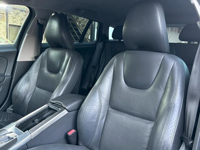 Ｖ６０ Ｔ４　ユーザー様買取車　クルーズコントロール　パワーシート　シートヒーター　ナビ　ＴＶ　ＥＴＣ　スペアキー（16枚目）