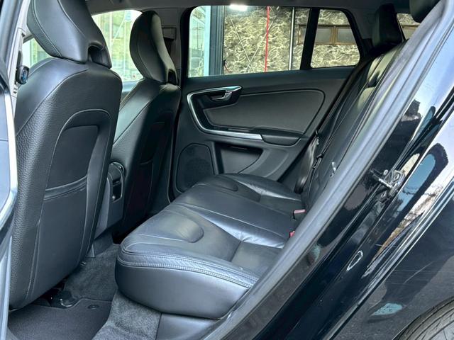 Ｖ６０ Ｔ４　ユーザー様買取車　クルーズコントロール　パワーシート　シートヒーター　ナビ　ＴＶ　ＥＴＣ　スペアキー（18枚目）