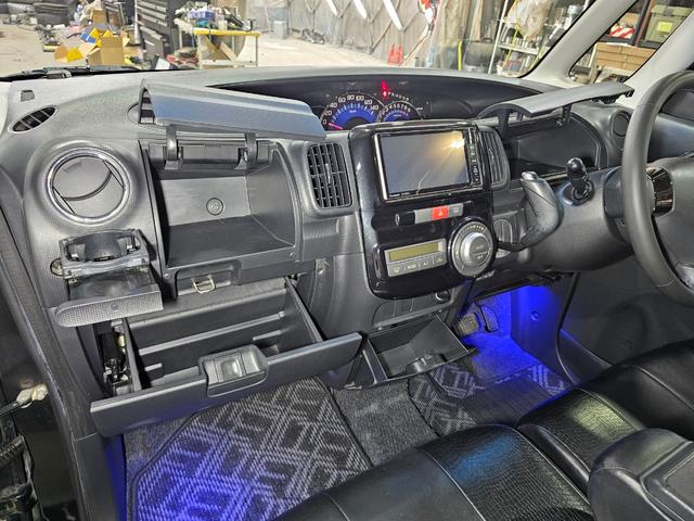 タント カスタムＸ　ローダウン　後期　Ｂｌｕｅｔｏｏｔｈ接続　フルセグ　ＥＴＣ　エコアイドル　スマートキー　パワスラ　足元イルミ　ピラーレス　フルフラットシート　シートカバー　オートエアコン　ルームクリーニング済み（53枚目）