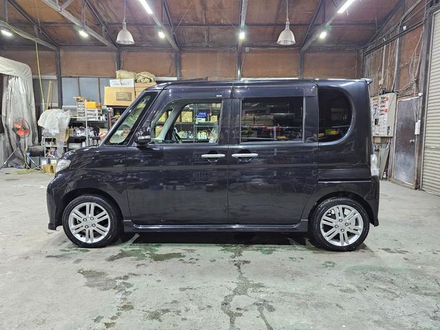 ピラーレスでお子様の乗り降りも快適！！電動スライドドアなので横の車も安心！