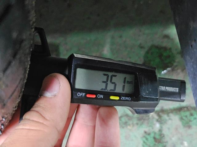 フロントタイヤ溝残