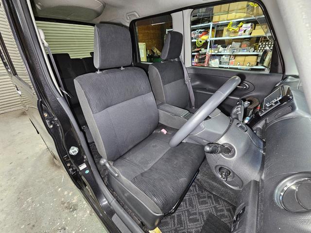 ベンチシートなので、軽自動車でもゆったりしてます。