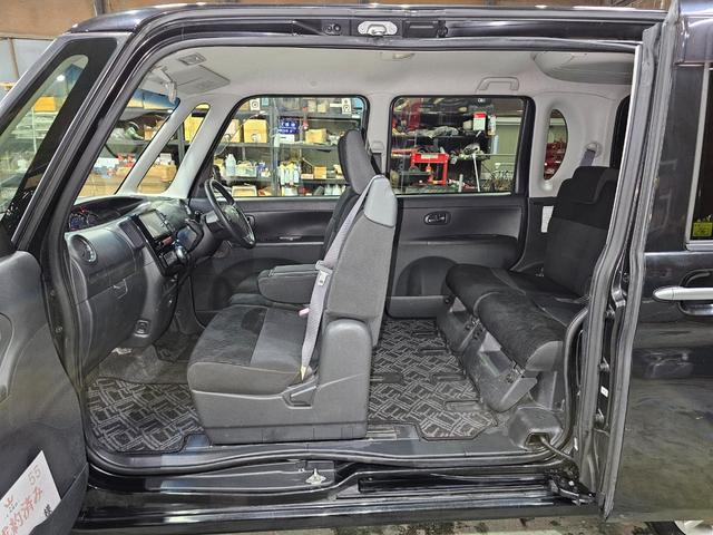 ピラーレスでお子様の乗り降りも快適！！電動スライドドアなので横の車も安心！