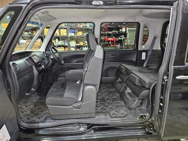 リアシートを倒すと荷物もたくさん載せられます！！