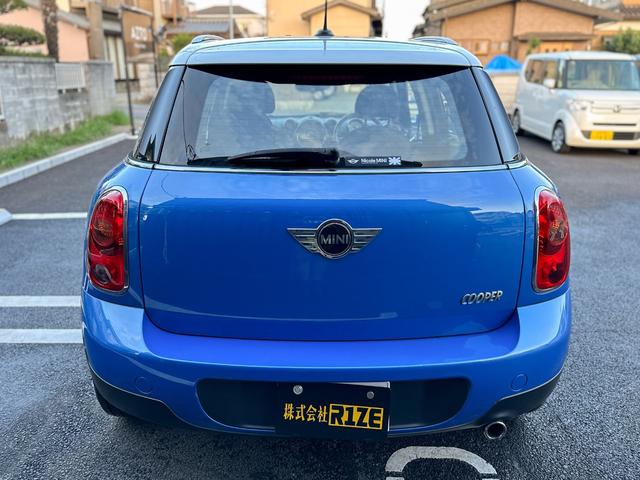 クーパー クロスオーバー 禁煙車 カロッツェリアETC 車内外ドラレコ プッシュスタート 純正16インチアルミ グリル・サイドマーカーカバー艶ありブラックペイント済 ブルーxホワイトツートン ルーフレール 電動格納ミラー(6枚目)