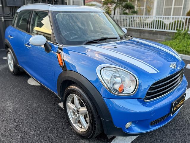 クーパー クロスオーバー 禁煙車 カロッツェリアETC 車内外ドラレコ プッシュスタート 純正16インチアルミ グリル・サイドマーカーカバー艶ありブラックペイント済 ブルーxホワイトツートン ルーフレール 電動格納ミラー(10枚目)