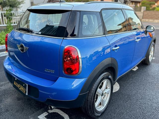 クーパー クロスオーバー 禁煙車 カロッツェリアETC 車内外ドラレコ プッシュスタート 純正16インチアルミ グリル・サイドマーカーカバー艶ありブラックペイント済 ブルーxホワイトツートン ルーフレール 電動格納ミラー(12枚目)