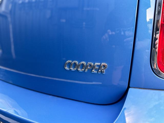 クーパー クロスオーバー 禁煙車 カロッツェリアETC 車内外ドラレコ プッシュスタート 純正16インチアルミ グリル・サイドマーカーカバー艶ありブラックペイント済 ブルーxホワイトツートン ルーフレール 電動格納ミラー(17枚目)