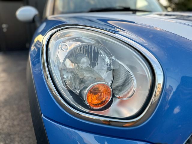 クーパー クロスオーバー 禁煙車 カロッツェリアETC 車内外ドラレコ プッシュスタート 純正16インチアルミ グリル・サイドマーカーカバー艶ありブラックペイント済 ブルーxホワイトツートン ルーフレール 電動格納ミラー(24枚目)