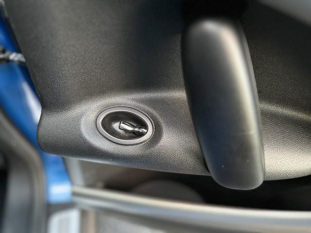 クーパー クロスオーバー 禁煙車 カロッツェリアETC 車内外ドラレコ プッシュスタート 純正16インチアルミ グリル・サイドマーカーカバー艶ありブラックペイント済 ブルーxホワイトツートン ルーフレール 電動格納ミラー(80枚目)