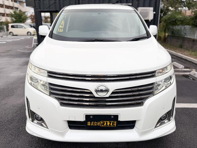 エルグランド ２５０ハイウェイスターアーバンクロム　禁煙車　純正ナビ　アラウンドビューモニター　パワーバックドア　両側パワースライドドア　本革シート　Ｐスタート　スマートキー　フリップダウンモニター　デイライト　ドラレコ　キャプテン　オットマン　７人（6枚目）