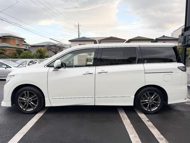 エルグランド ２５０ハイウェイスターアーバンクロム　禁煙車　純正ナビ　アラウンドビューモニター　パワーバックドア　両側パワースライドドア　本革シート　Ｐスタート　スマートキー　フリップダウンモニター　デイライト　ドラレコ　キャプテン　オットマン　７人（8枚目）