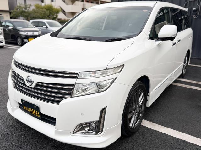 エルグランド ２５０ハイウェイスターアーバンクロム　禁煙車　純正ナビ　アラウンドビューモニター　パワーバックドア　両側パワースライドドア　本革シート　Ｐスタート　スマートキー　フリップダウンモニター　デイライト　ドラレコ　キャプテン　オットマン　７人（10枚目）