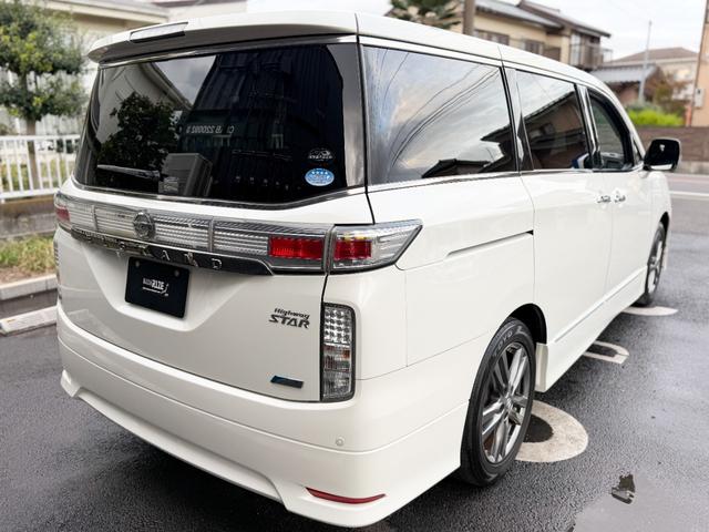 エルグランド ２５０ハイウェイスターアーバンクロム　禁煙車　純正ナビ　アラウンドビューモニター　パワーバックドア　両側パワースライドドア　本革シート　Ｐスタート　スマートキー　フリップダウンモニター　デイライト　ドラレコ　キャプテン　オットマン　７人（13枚目）