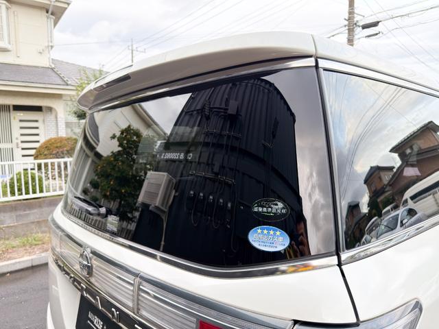 エルグランド ２５０ハイウェイスターアーバンクロム　禁煙車　純正ナビ　アラウンドビューモニター　パワーバックドア　両側パワースライドドア　本革シート　Ｐスタート　スマートキー　フリップダウンモニター　デイライト　ドラレコ　キャプテン　オットマン　７人（15枚目）