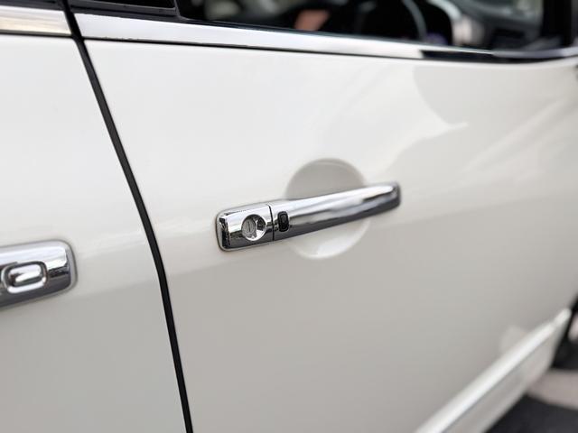 エルグランド ２５０ハイウェイスターアーバンクロム　禁煙車　純正ナビ　アラウンドビューモニター　パワーバックドア　両側パワースライドドア　本革シート　Ｐスタート　スマートキー　フリップダウンモニター　デイライト　ドラレコ　キャプテン　オットマン　７人（26枚目）