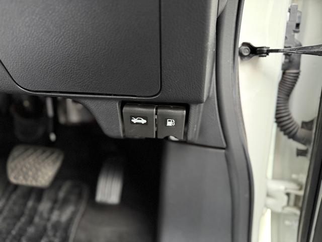 エルグランド ２５０ハイウェイスターアーバンクロム　禁煙車　純正ナビ　アラウンドビューモニター　パワーバックドア　両側パワースライドドア　本革シート　Ｐスタート　スマートキー　フリップダウンモニター　デイライト　ドラレコ　キャプテン　オットマン　７人（61枚目）