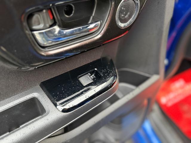 N-BOXカスタム G・Lホンダセンシング 青/黒ツートンカラー モデューロ14インチホイール 純正OP8インチインターナビ 地デジTV Bluetooth バックカメラ フルオートエアコン 両側パワースライドドア ビルトインETC クルコン(41枚目)