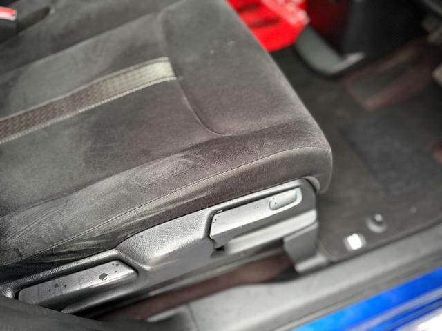 N-BOXカスタム G・Lホンダセンシング 青/黒ツートンカラー モデューロ14インチホイール 純正OP8インチインターナビ 地デジTV Bluetooth バックカメラ フルオートエアコン 両側パワースライドドア ビルトインETC クルコン(67枚目)