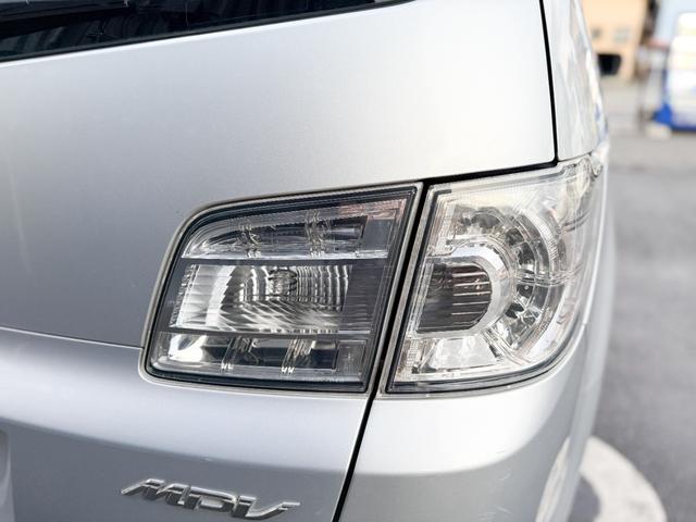 MPV 23C スポーティパッケージ Uスタイル 禁煙車 両側パワースライドドア 純正OPナビ バックカメラ HIDヘッドライト フォグ ミラーウインカー 17インチアルミ キーレス フルオートエアコン 8人乗り ブラックインテリア オットマン(19枚目)