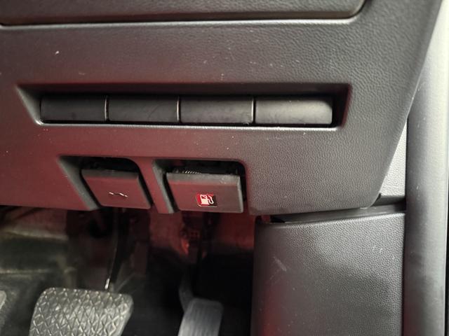 MPV 23C スポーティパッケージ Uスタイル 禁煙車 両側パワースライドドア 純正OPナビ バックカメラ HIDヘッドライト フォグ ミラーウインカー 17インチアルミ キーレス フルオートエアコン 8人乗り ブラックインテリア オットマン(51枚目)