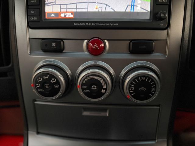 自動車でお越しになる場合は　ナビで　神奈川県厚木市岡田４－２１－１　を検索　オシャレなブラックのコンテナが４棟並んでいる新築のガレージになります。シャッターもありますのでセキュリティーも万全です。