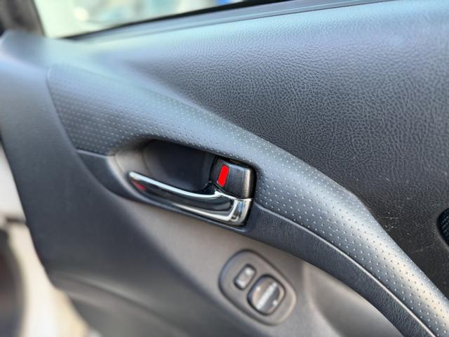 弊社は二輪車の販売も行っております。原付〜大型二輪まで対応可能。常時数台在庫もしておりますのでバイク好きのお客様ウェルカムです♪