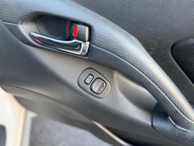 自動車でお越しになる場合は　ナビで　神奈川県厚木市岡田４－２１－１　を検索　オシャレなブラックのコンテナが４棟並んでいる新築のガレージになります。シャッターもありますのでセキュリティーも万全です。