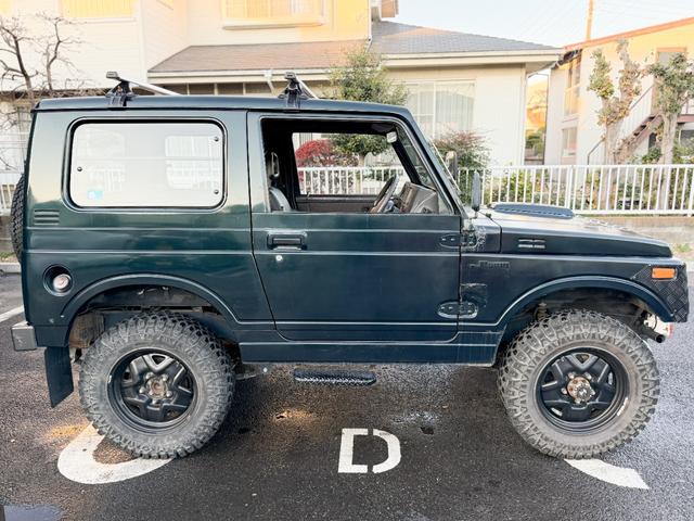 ジムニー ワイルドウインドリミテッド　ターボ　４ＷＤ　ＡＴ　ＬＴゴツゴツタイヤ　４ナンバー構造変更車　公認リフトアップ　ショートバンパー　ＡＭＦデッキ　デフロック　ルーフキャリア　レザー調シートカバー　エアコン　パナソニックＥＴＣ（9枚目）