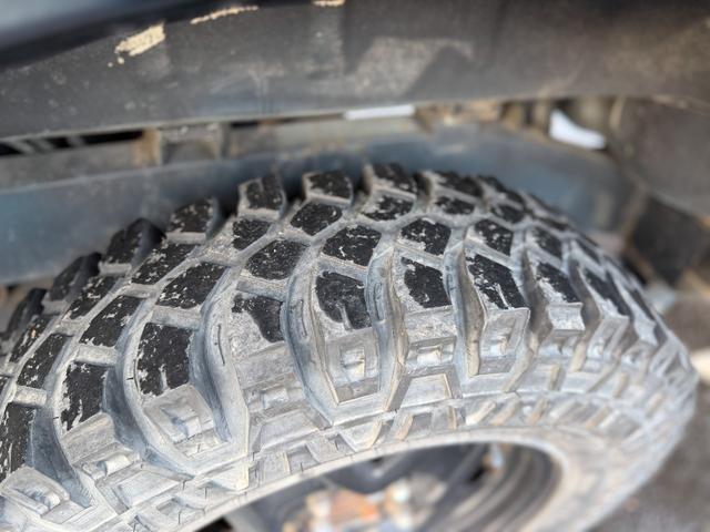 ジムニー ワイルドウインドリミテッド　ターボ　４ＷＤ　ＡＴ　ＬＴゴツゴツタイヤ　４ナンバー構造変更車　公認リフトアップ　ショートバンパー　ＡＭＦデッキ　デフロック　ルーフキャリア　レザー調シートカバー　エアコン　パナソニックＥＴＣ（23枚目）