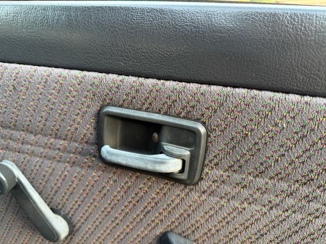 ジムニー ワイルドウインドリミテッド　ターボ　４ＷＤ　ＡＴ　ＬＴゴツゴツタイヤ　４ナンバー構造変更車　公認リフトアップ　ショートバンパー　ＡＭＦデッキ　デフロック　ルーフキャリア　レザー調シートカバー　エアコン　パナソニックＥＴＣ（61枚目）