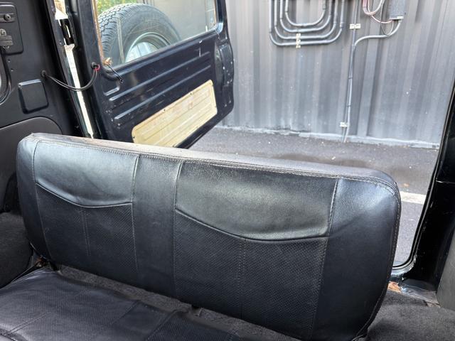 ジムニー ワイルドウインドリミテッド　ターボ　４ＷＤ　ＡＴ　ＬＴゴツゴツタイヤ　４ナンバー構造変更車　公認リフトアップ　ショートバンパー　ＡＭＦデッキ　デフロック　ルーフキャリア　レザー調シートカバー　エアコン　パナソニックＥＴＣ（79枚目）