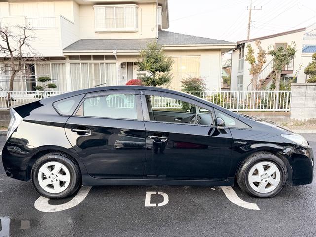 プリウス Ｓ　禁煙車　純正ＯＰメモリーナビ　１セグＴＶ　バックカメラ　フルオートエアコン　電動格納ミラー　ビルトインＥＴＣ　ヘッドライトレベライザー　シートリフター　ミラーウインカー　グレーインテリア　ステリモ（9枚目）