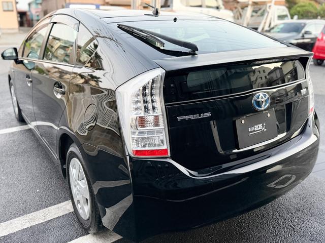 プリウス Ｓ　禁煙車　純正ＯＰメモリーナビ　１セグＴＶ　バックカメラ　フルオートエアコン　電動格納ミラー　ビルトインＥＴＣ　ヘッドライトレベライザー　シートリフター　ミラーウインカー　グレーインテリア　ステリモ（12枚目）