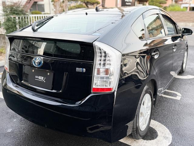 プリウス Ｓ　禁煙車　純正ＯＰメモリーナビ　１セグＴＶ　バックカメラ　フルオートエアコン　電動格納ミラー　ビルトインＥＴＣ　ヘッドライトレベライザー　シートリフター　ミラーウインカー　グレーインテリア　ステリモ（13枚目）
