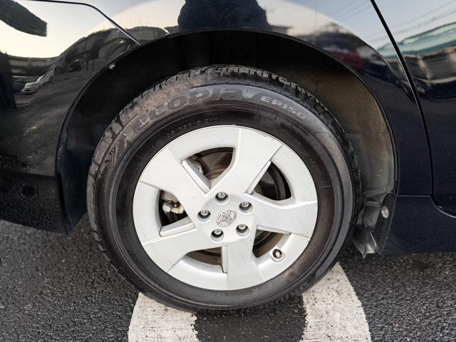 プリウス Ｓ　禁煙車　純正ＯＰメモリーナビ　１セグＴＶ　バックカメラ　フルオートエアコン　電動格納ミラー　ビルトインＥＴＣ　ヘッドライトレベライザー　シートリフター　ミラーウインカー　グレーインテリア　ステリモ（22枚目）