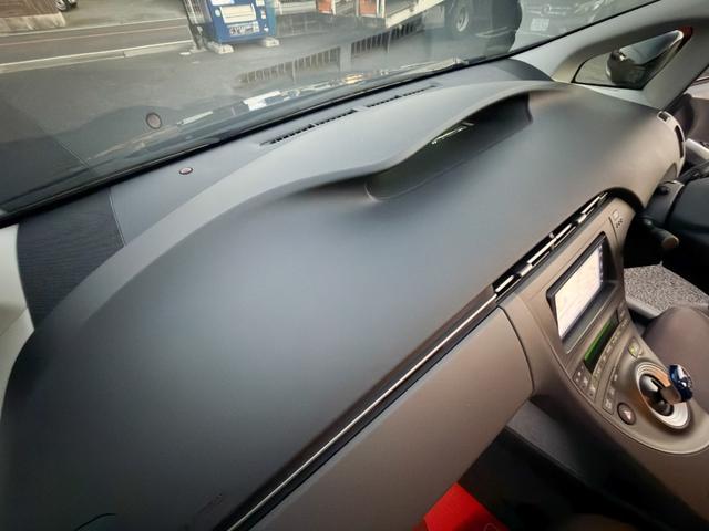 プリウス Ｓ　禁煙車　純正ＯＰメモリーナビ　１セグＴＶ　バックカメラ　フルオートエアコン　電動格納ミラー　ビルトインＥＴＣ　ヘッドライトレベライザー　シートリフター　ミラーウインカー　グレーインテリア　ステリモ（35枚目）
