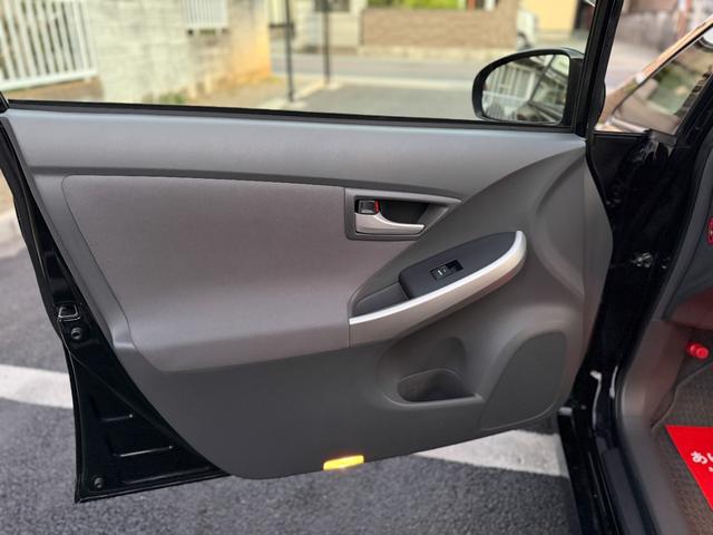 プリウス Ｓ　禁煙車　純正ＯＰメモリーナビ　１セグＴＶ　バックカメラ　フルオートエアコン　電動格納ミラー　ビルトインＥＴＣ　ヘッドライトレベライザー　シートリフター　ミラーウインカー　グレーインテリア　ステリモ（36枚目）