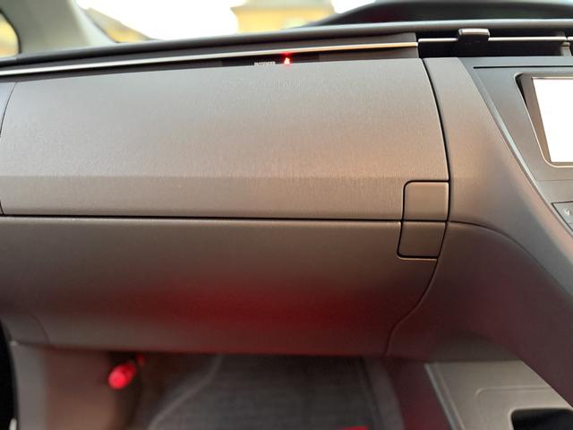 プリウス Ｓ　禁煙車　純正ＯＰメモリーナビ　１セグＴＶ　バックカメラ　フルオートエアコン　電動格納ミラー　ビルトインＥＴＣ　ヘッドライトレベライザー　シートリフター　ミラーウインカー　グレーインテリア　ステリモ（42枚目）