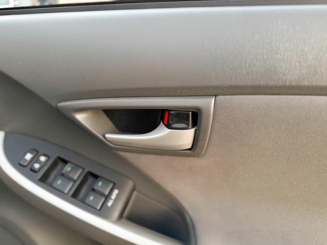 プリウス Ｓ　禁煙車　純正ＯＰメモリーナビ　１セグＴＶ　バックカメラ　フルオートエアコン　電動格納ミラー　ビルトインＥＴＣ　ヘッドライトレベライザー　シートリフター　ミラーウインカー　グレーインテリア　ステリモ（60枚目）