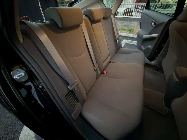 プリウス Ｓ　禁煙車　純正ＯＰメモリーナビ　１セグＴＶ　バックカメラ　フルオートエアコン　電動格納ミラー　ビルトインＥＴＣ　ヘッドライトレベライザー　シートリフター　ミラーウインカー　グレーインテリア　ステリモ（66枚目）