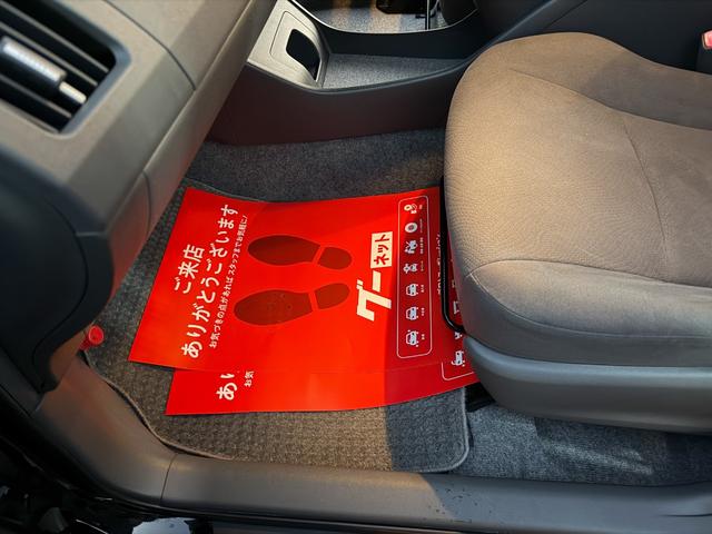 プリウス Ｓ　禁煙車　純正ＯＰメモリーナビ　１セグＴＶ　バックカメラ　フルオートエアコン　電動格納ミラー　ビルトインＥＴＣ　ヘッドライトレベライザー　シートリフター　ミラーウインカー　グレーインテリア　ステリモ（80枚目）