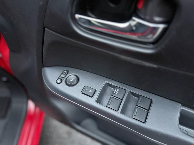 N-ONE ツアラー・Lパッケージ 禁煙車 HIDヘッド 14インチアルミ ターボ パドルシフト 純正OPインターナビ バックカメラ 前後ドライブレコーダー ブラックインテリア シートリフター フルオートエアコン カーテンエアバッグ(62枚目)