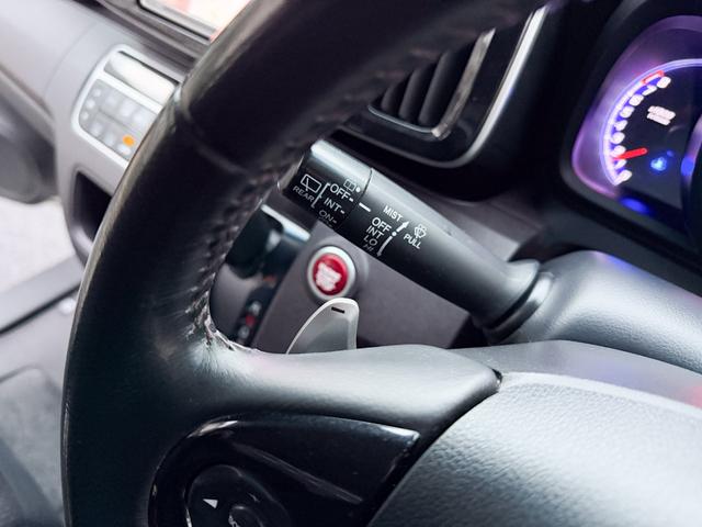 Ｎ－ＯＮＥ プレミアム　ツアラー・Ｌパッケージ　禁煙車　ターボ　パドルシフト　純正１５インチアルミ　ＨＩＤヘッド　フォグ　純正ＯＰインターナビ　１セグＴＶ　バックカメラ　フルオートエアコン　スマートキー　プッシュスタート　クルーズコントロール（59枚目）