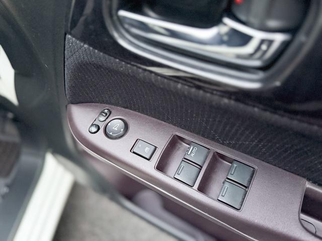 Ｎ－ＯＮＥ プレミアム　ツアラー・Ｌパッケージ　禁煙車　ターボ　パドルシフト　純正１５インチアルミ　ＨＩＤヘッド　フォグ　純正ＯＰインターナビ　１セグＴＶ　バックカメラ　フルオートエアコン　スマートキー　プッシュスタート　クルーズコントロール（66枚目）