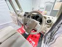 弊社は屋内型ショールームとなります。悪天候・夜間も隅々まで車両をご確認頂けます♪ SUZUKI車は現行型の試乗車もご用意しておりますのでお気軽にご来店下さい! 夜間も21:00まで対応可能です♪