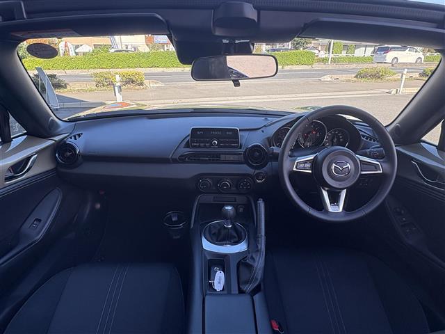 ロードスター 990S /ワンオーナー/F6マニュアル/i-ACTIVESENSE/純正RAYS製鍛造16インチAW/Brenboキャリパー/純正オーディオ/クリアランスソナー/キーレス/LEDライト/BSM/レーンアシスト(10枚目)