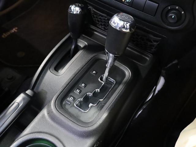 ジープ・ラングラーアンリミテッド スポーツ　アルパインＢＩＧ－Ｘ９インチナビ／２０インチアルミ／ＤＹＮＯＭＡＸマフラー／ＬＥＤヘッドライト／ＬＥＤテールライト／カンガルーバー／オーバーフェンダー／ＫＩＣＫＥＲスピーカー／禁煙／バックカメラ／ＴＶ（61枚目）