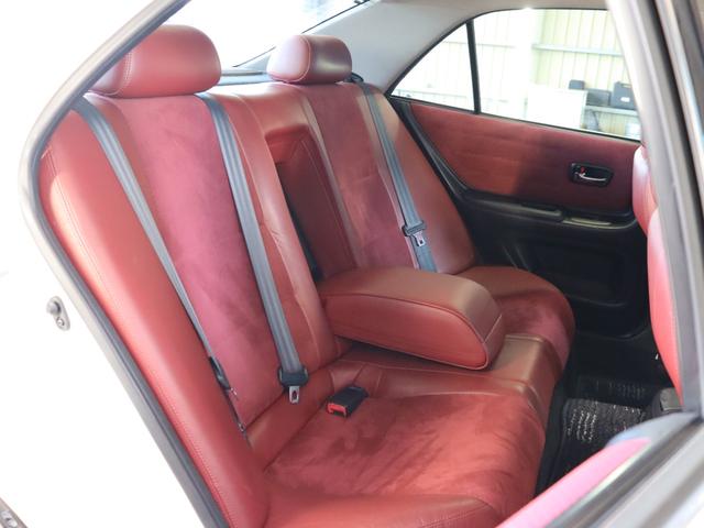 アルテッツァ ＲＳ２００　クオリタート　タイベル交換済／エクセーヌシートセット／フジツボ製純正マフラー／禁煙／ＴＥＩＮ車高調／クスコタワーバー／ナビ／Ｂｌｕｅｔｏｏｔｈ／フルセグ／ＨＩＤヘッドライト／パワーシート／ハーフレザーシート／ＥＴＣ（7枚目）